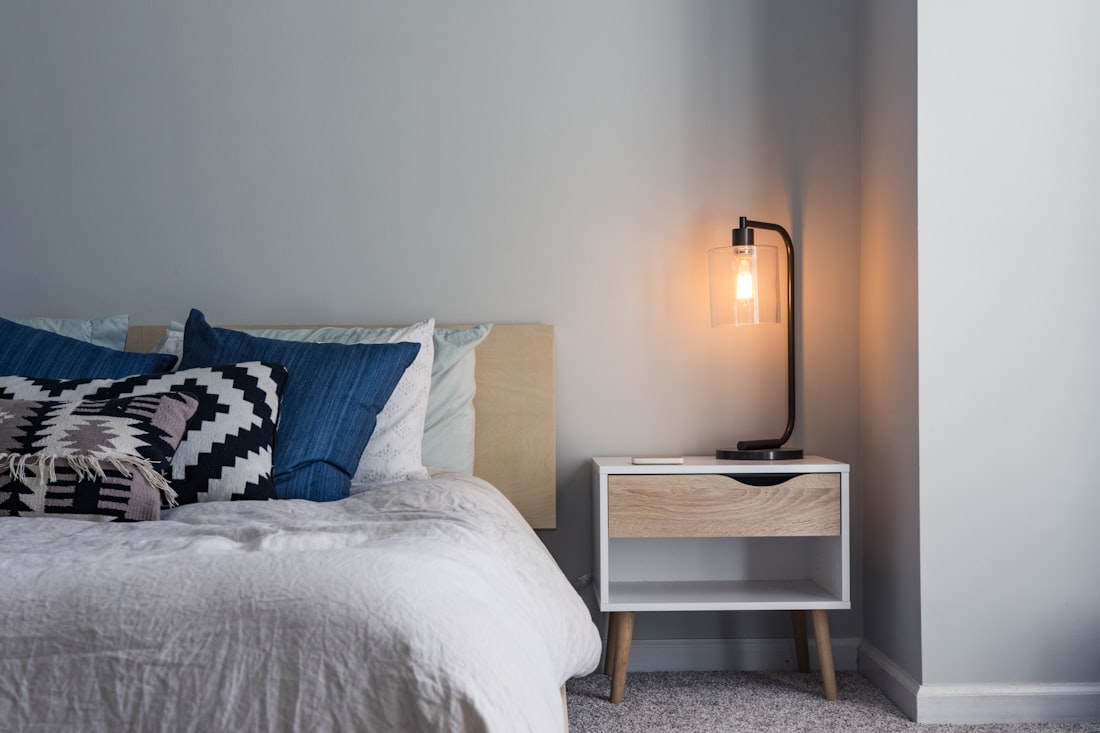 Dormitorio con colchón y almohadas Oriente la 65